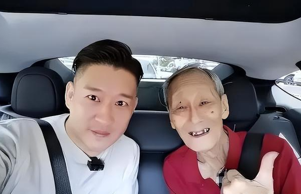 马志明开心庆80岁大寿！郭德纲现身送祝福，刘威坐侧位，其乐融融-马志明相声实力对比郭德纲