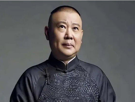 马志明开心庆80岁大寿！郭德纲现身送祝福，刘威坐侧位，其乐融融-马志明相声实力对比郭德纲