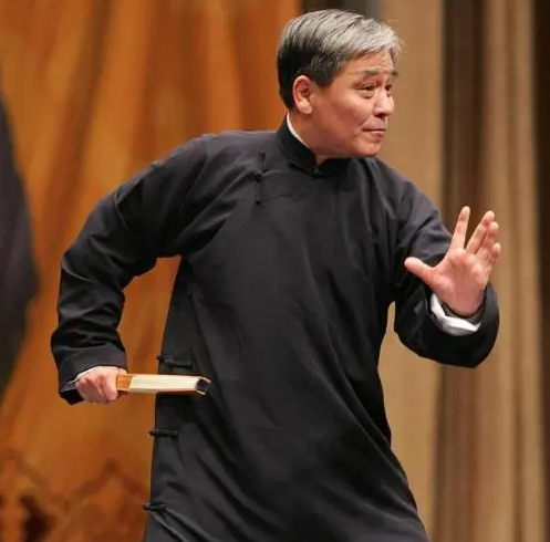 马志明开心庆80岁大寿！郭德纲现身送祝福，刘威坐侧位，其乐融融-马志明相声实力对比郭德纲