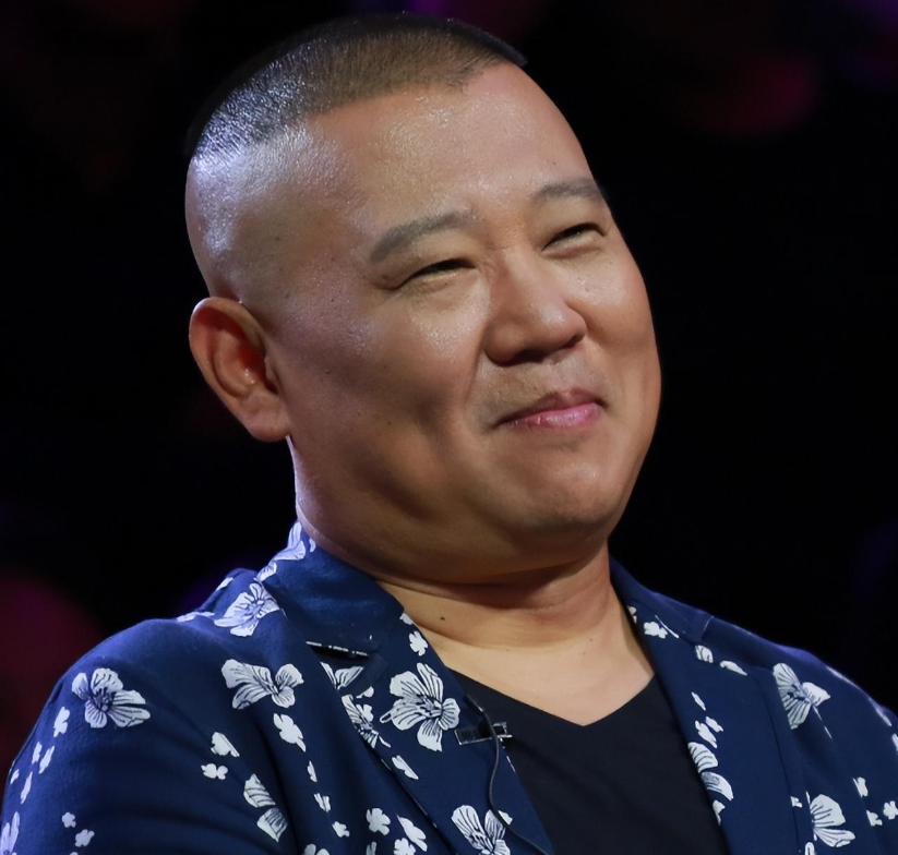 马志明开心庆80岁大寿！郭德纲现身送祝福，刘威坐侧位，其乐融融-马志明相声实力对比郭德纲