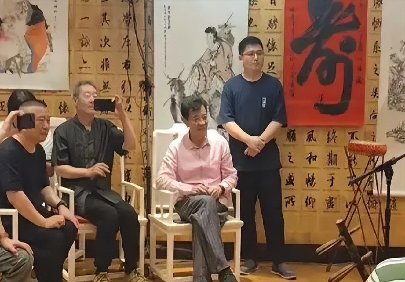 马志明开心庆80岁大寿！郭德纲现身送祝福，刘威稳坐侧位辈分高-马志明跟郭德纲关系怎么样