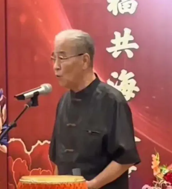 马志明开心庆80岁大寿！郭德纲现身送祝福，刘威稳坐侧位辈分高-马志明跟郭德纲关系怎么样