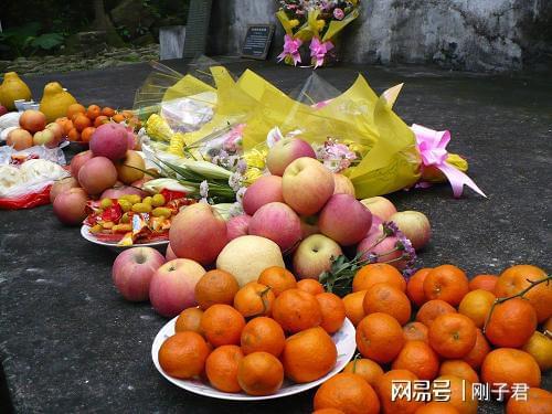 “七月半，鬼乱窜”，中元节将至，老祖宗留下六不要，来看看是啥-七月半真的有鬼出现的视频