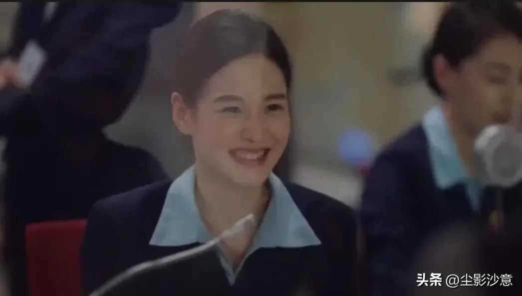 《前途无量》首播4集，全员实力派，银行乱象触目惊心，剧情太假-前途无量下一句接什么