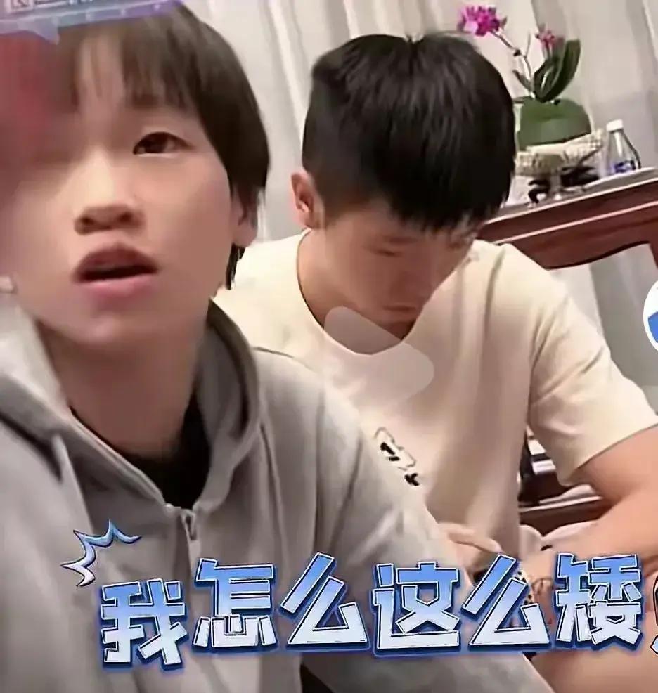 好可爱!全红婵表彰大会误入巨人国，看新闻后懵圈了我像个小矮人-全红婵遭外媒质疑