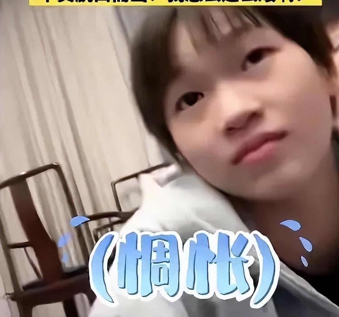 好可爱!全红婵表彰大会误入巨人国，看新闻后懵圈了我像个小矮人-全红婵遭外媒质疑