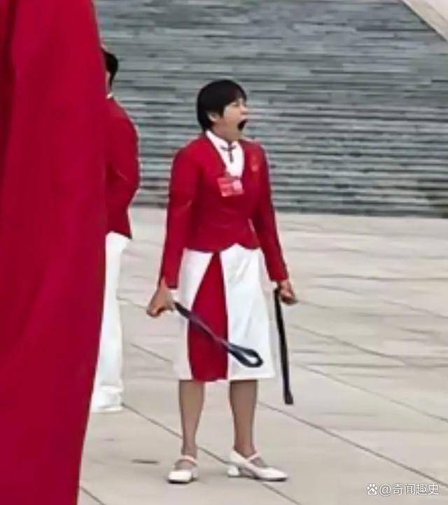 全红婵好像误入巨人国-全红婵被选中