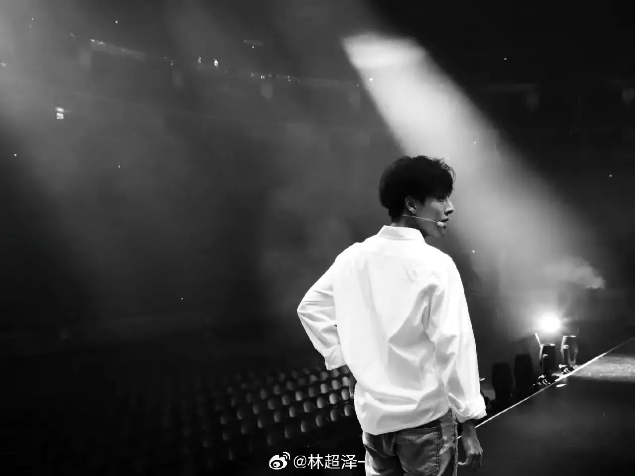 "方大同新歌《才二十三》来袭，岁月不老，我们都是‘方三岁’！"-方大同新歌歌词