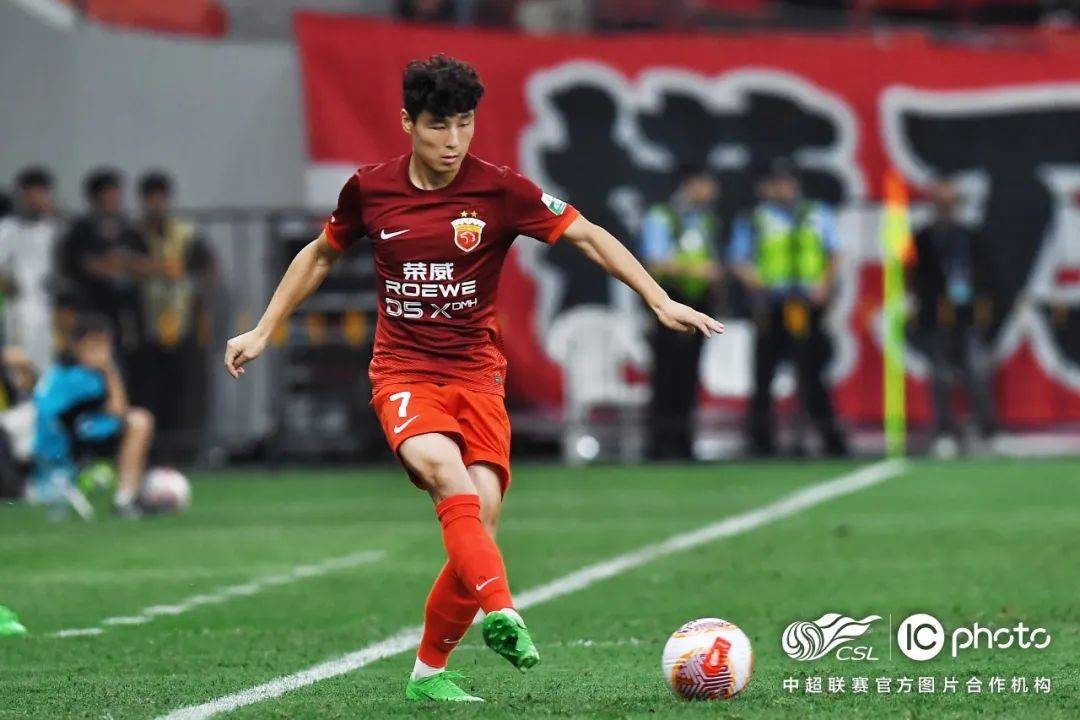 武磊当选7月最佳球员-武磊当选7月最佳球员是谁