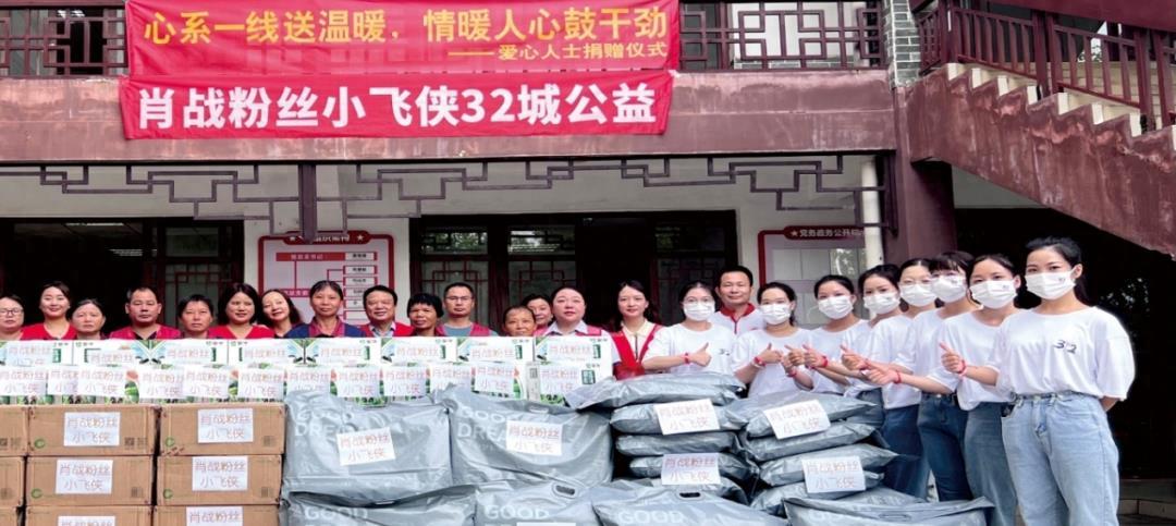 肖战正能量满满，作品获六字褒奖，受邀献唱《同路人》-肖战和路人