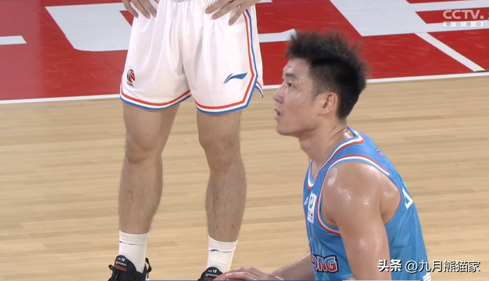 邱彪得不偿失！高诗岩20+7+7伤退，状元郎6投2中，山东队憾失冠军-高诗岩山东队