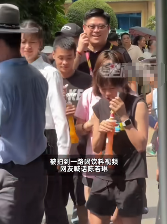 笑不活了！全红婵喝饮料被拍网友告状陈若琳，网友评论区笑晕了-全红婵超过陈若琳了吗