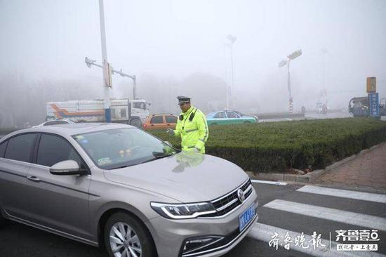 德州交警启动恶劣天气应急预案保障大雾天气交通安全-交警恶劣天气应急预案范文
