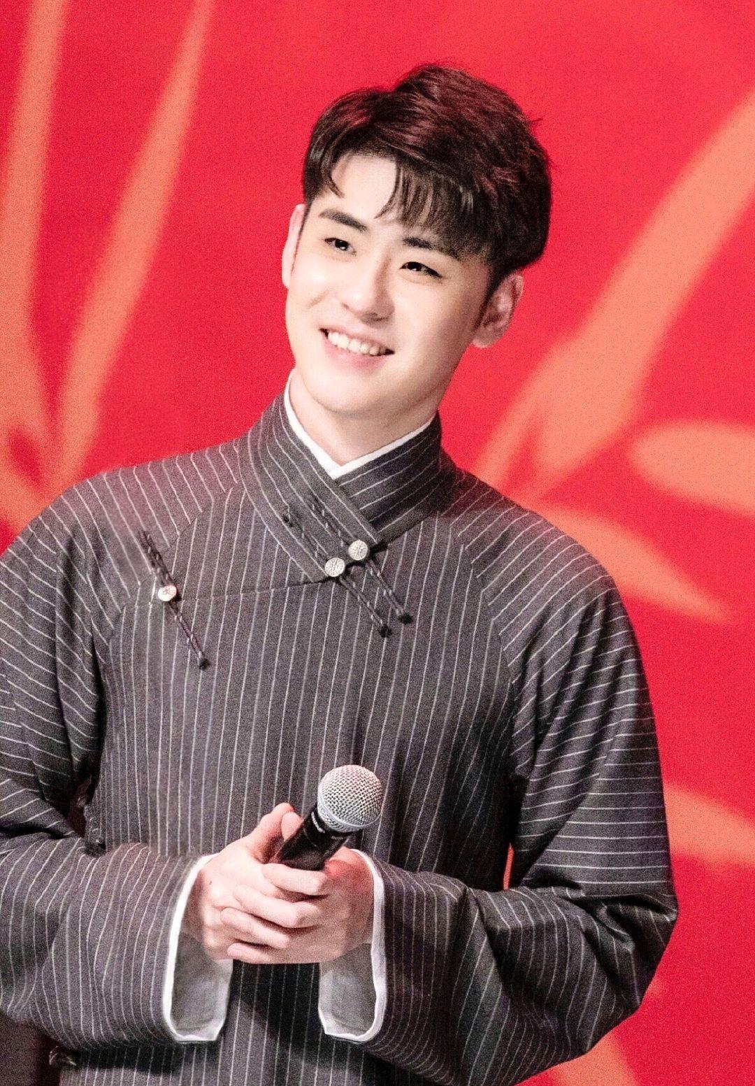 张云雷的流量源于实力，不是颜值，而是那份对传统热爱尊敬的心-张云雷是流量还是实力