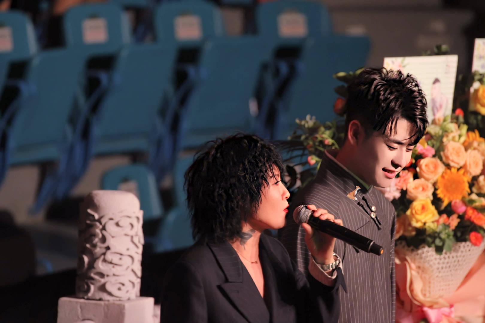 前行的路上，张云雷已经3次追星成功-张云雷和粉丝默契