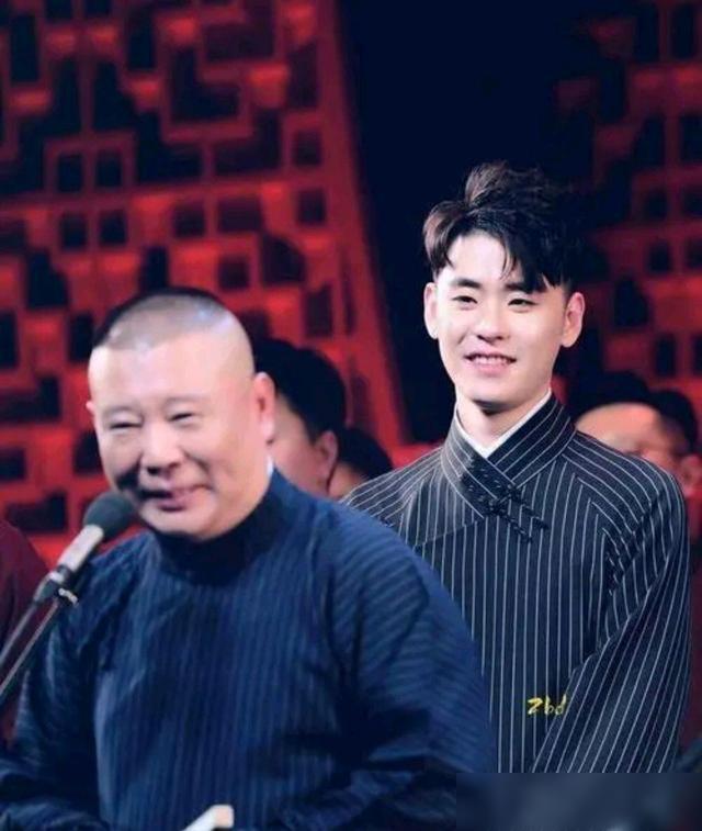 张云雷又成功追星，晒与鼓曲名家张雅琴合照，同为传统代言人！-张云雷唱曲合集