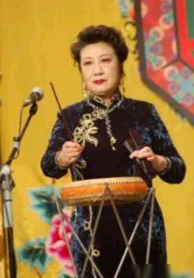 张云雷又成功追星，晒与鼓曲名家张雅琴合照，同为传统代言人！-张云雷唱曲合集