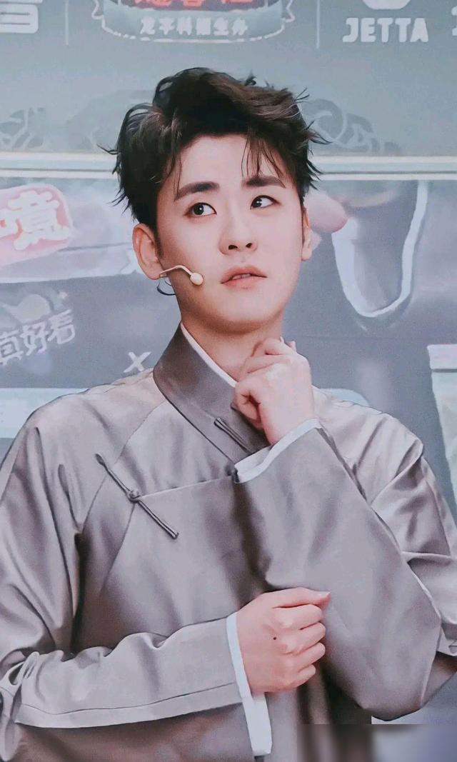 张云雷又成功追星，晒与鼓曲名家张雅琴合照，同为传统代言人！-张云雷唱曲合集