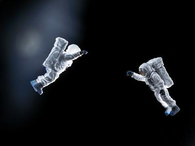 老乡别走？两大千亿巨头业绩首降、股价腰斩仍豪气高额分红！这是“黄金坑”吗？-千亿牛股