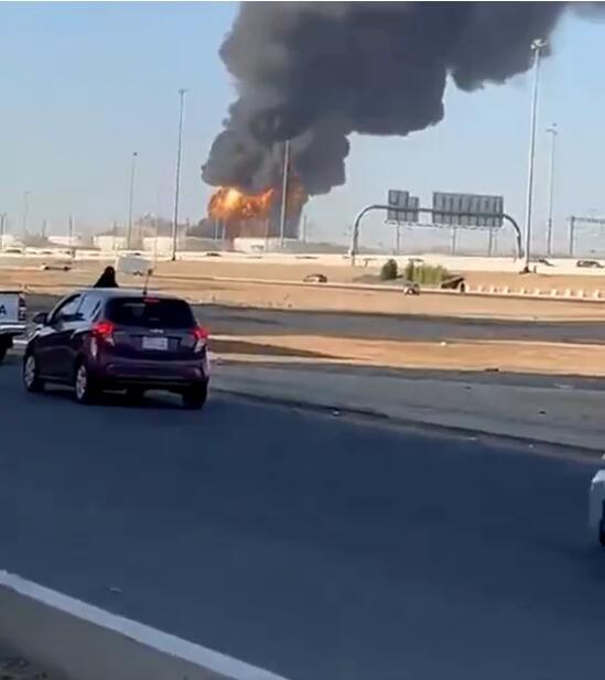 老乡别走？两大千亿巨头业绩首降、股价腰斩仍豪气高额分红！这是“黄金坑”吗？-千亿牛股