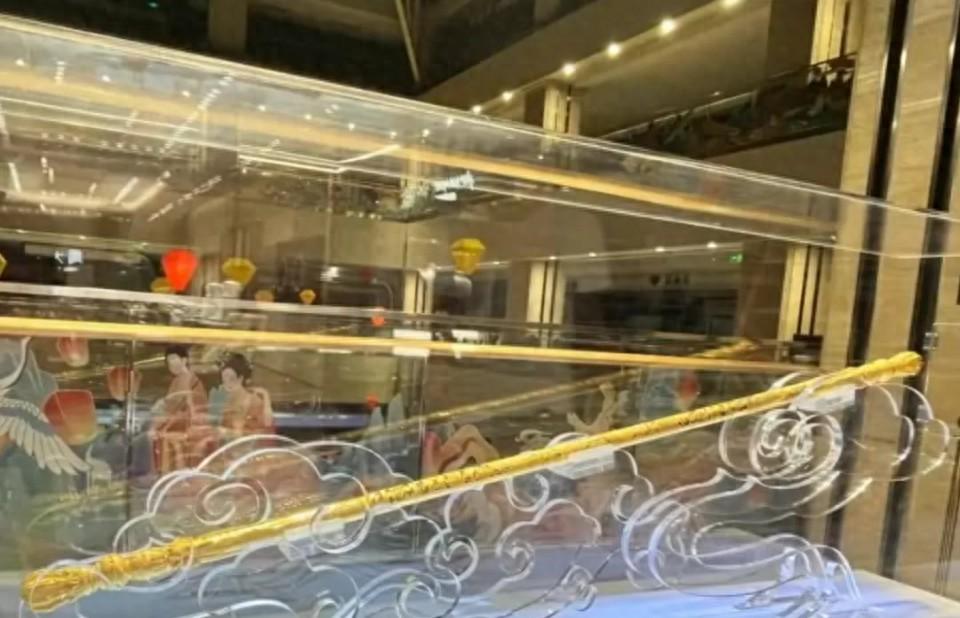 售价180万？周大福也卖起了“金箍棒”？工作人员回应→-周大福是真金嘛