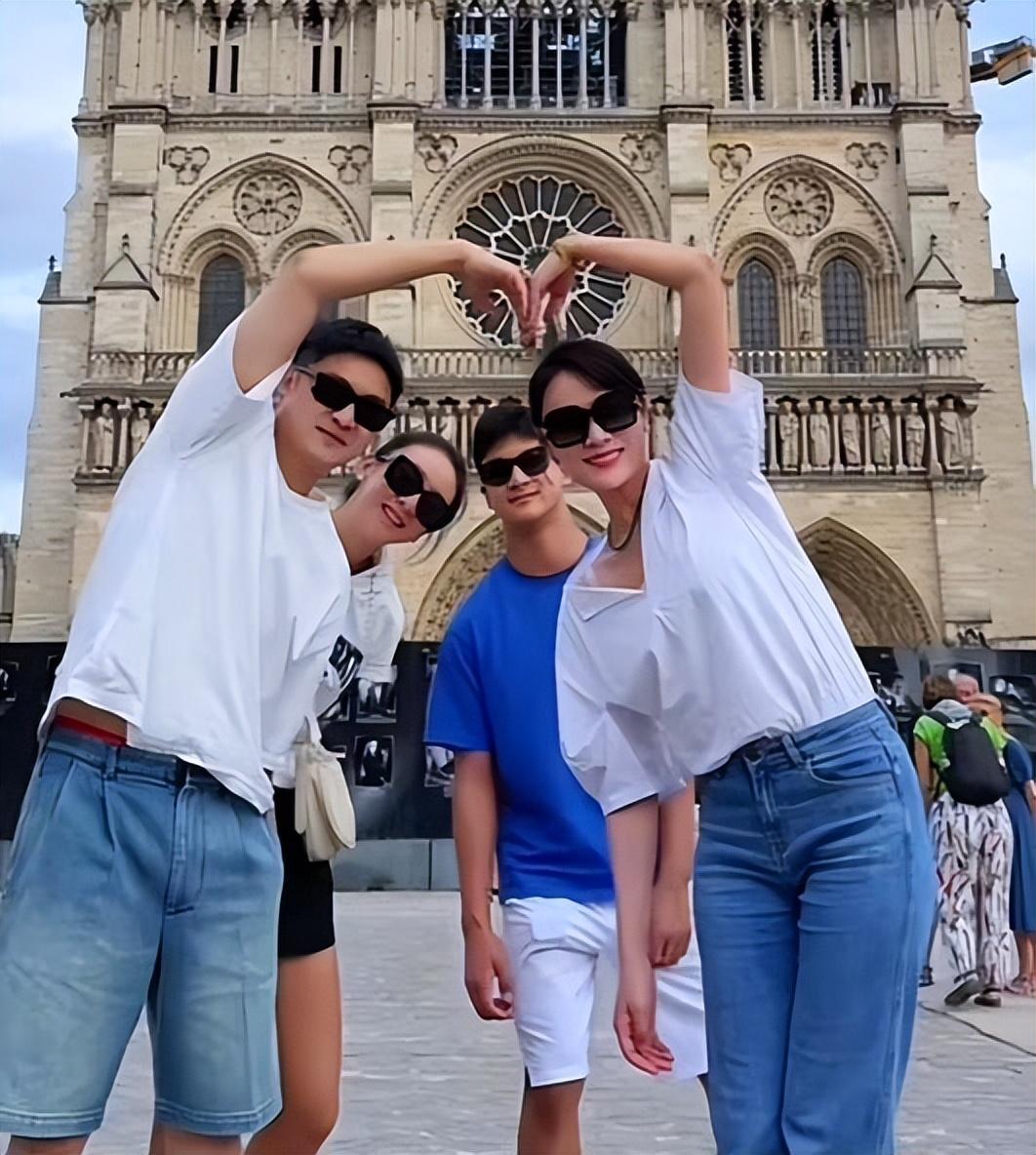 叶一茜母女现身巴黎，穿马面裙引老外围观，森碟身大头小下巴抢镜-叶一茜5到34岁