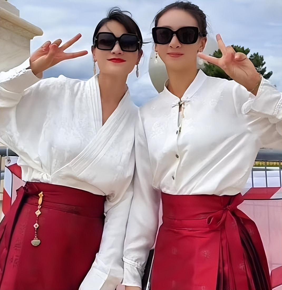 叶一茜母女现身巴黎，穿马面裙引老外围观，森碟身大头小下巴抢镜-叶一茜5到34岁