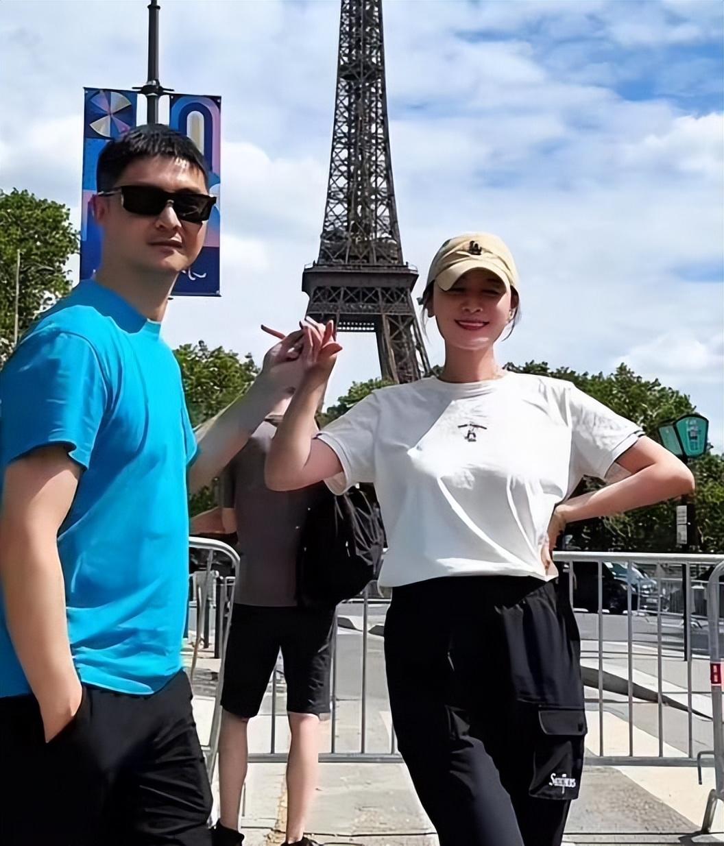 叶一茜母女现身巴黎，穿马面裙引老外围观，森碟身大头小下巴抢镜-叶一茜5到34岁