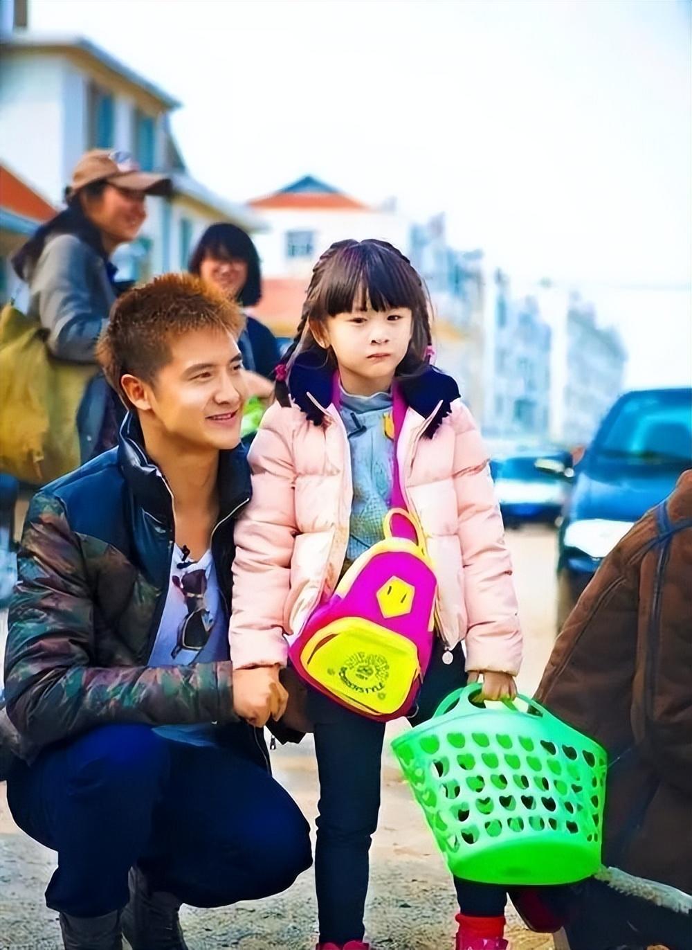 叶一茜母女现身巴黎，穿马面裙引老外围观，森碟身大头小下巴抢镜-叶一茜5到34岁