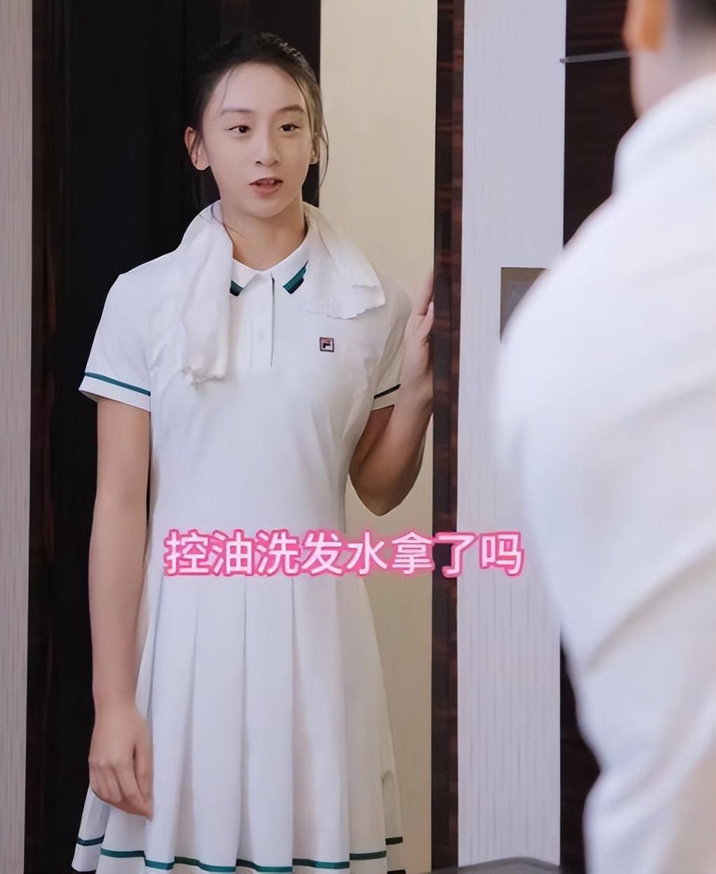 叶一茜母女现身巴黎，穿马面裙引老外围观，森碟身大头小下巴抢镜-叶一茜5到34岁