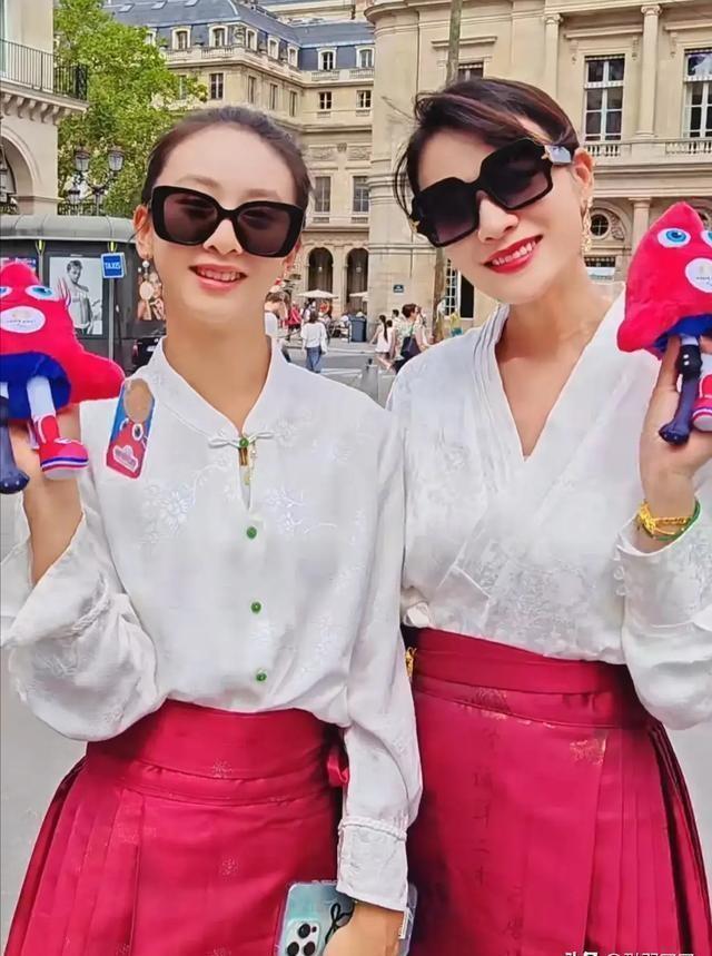 叶一茜母女现身巴黎，穿马面裙引老外围观，森碟身大头小下巴抢镜-叶一茜5到34岁