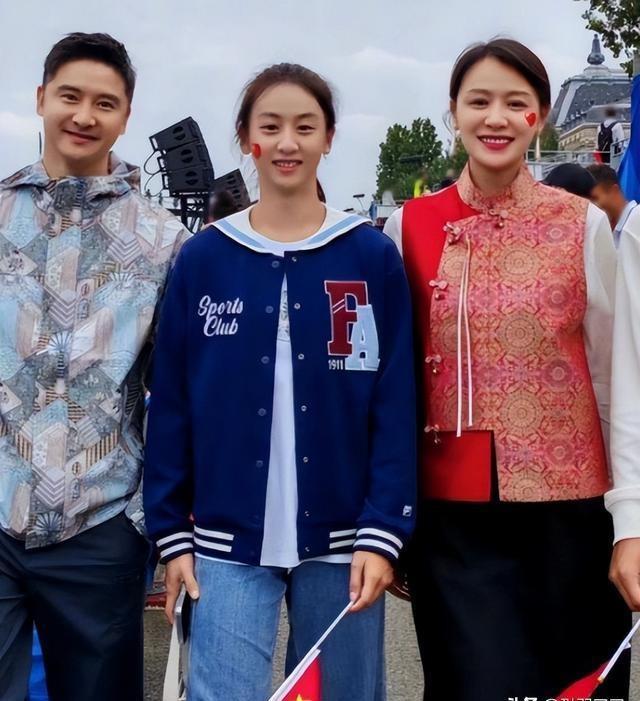 叶一茜母女现身巴黎，穿马面裙引老外围观，森碟身大头小下巴抢镜-叶一茜5到34岁