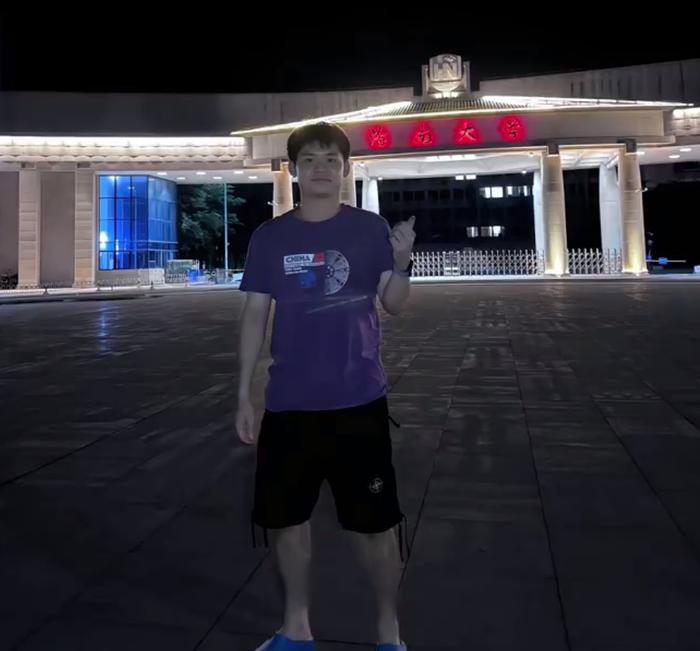 林诗栋到海南大学报到！王楚钦刘丁硕调侃肚子太大 胖墩该减肥了？-林诗栋个人资料