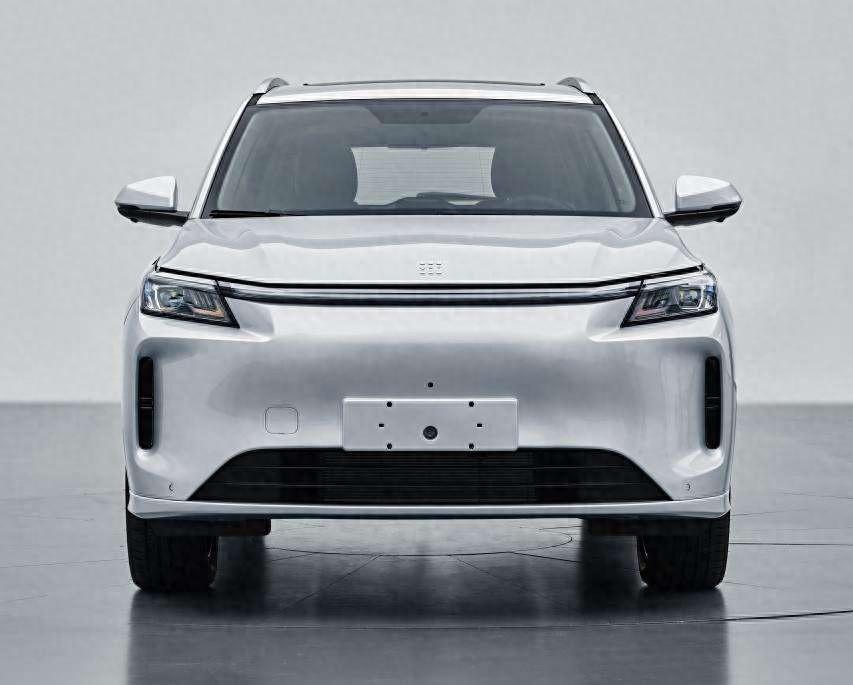 华为的合作商要推新车了，不挂问界标，内饰已曝光-华为和哪个车企合作造车