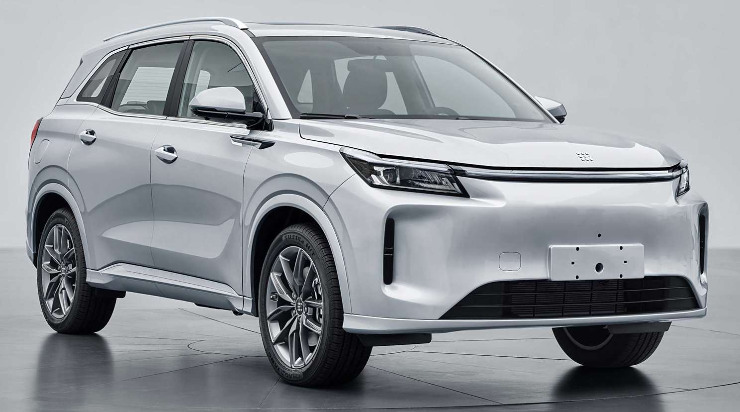 华为的合作商要推新车了，不挂问界标，内饰已曝光-华为和哪个车企合作造车