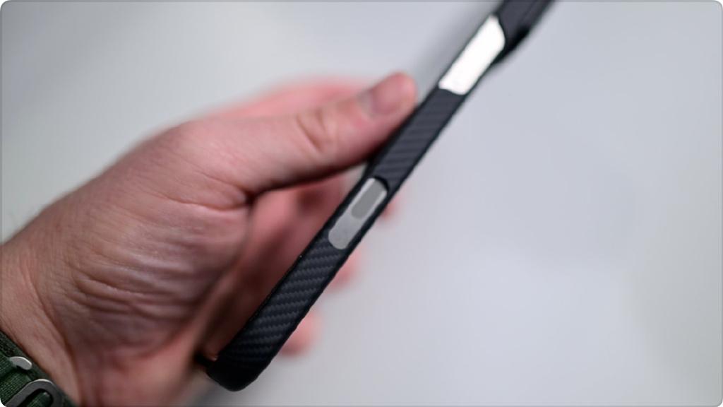 iPhone 16 Pro Max 新机壳曝光，真的很大！-iphone pro max手机壳