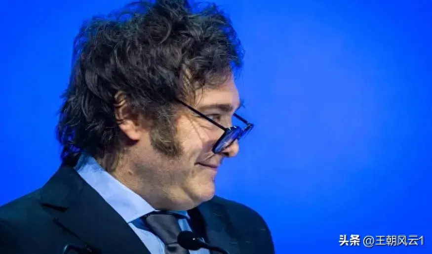 议员要求米莱拒绝金砖组织做出解释！特朗普与马斯克对其赞赏有加-米莱性格