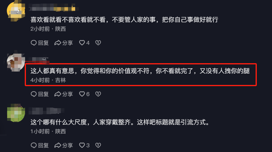 成都车展一女子躺车顶肆意摆大尺度动作，穿着清凉，引网友争议！-成都汽车展览会模特