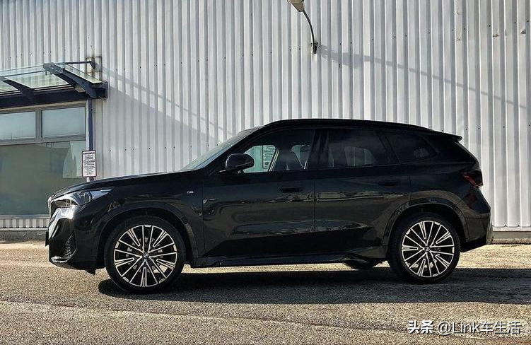 全新宝马X1海外街拍，内饰科技感显著提升，明年一季度上市-宝马x1车展