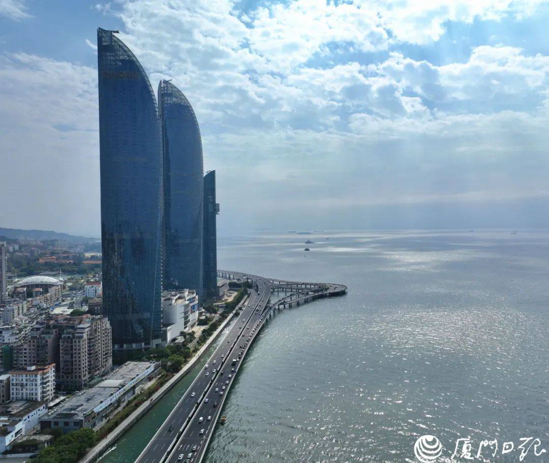 突然爆火！厦门“1元环海公交”→-厦门公交怎么算钱