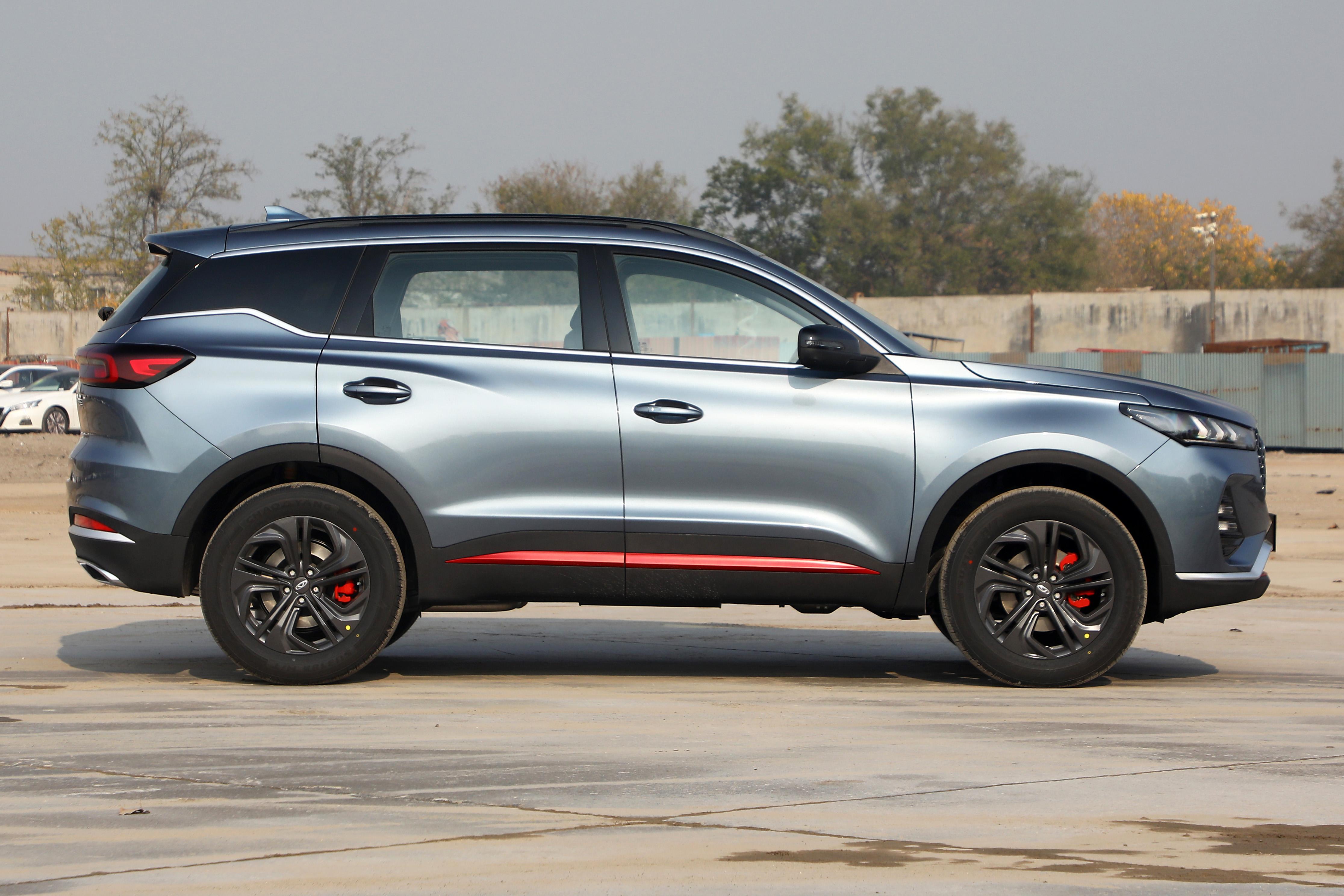 新车｜对标长安CS55PLUS，2套动力可选！新款奇瑞瑞虎7超能版上市-瑞虎7和长安cs55三大件对比视频