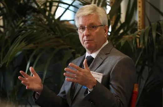 外盘头条：马斯克投巨资支持共和党候选人 小摩有望接管苹果信用卡业务 新债王冈拉克料美联储周三降息50基点-马斯克 李想