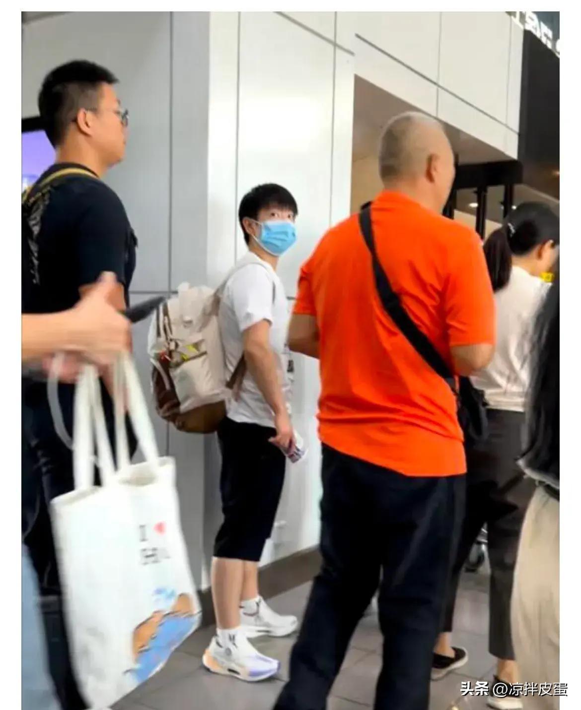 孙颖莎单独从澳门返石家庄过中秋节，王楚钦和大部队一起回京！-孙颖莎发微博感谢王楚钦