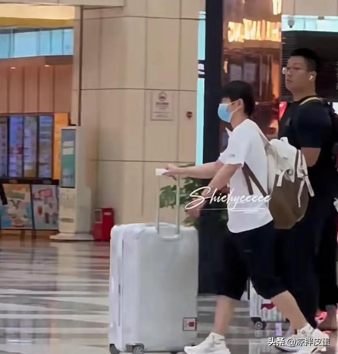 孙颖莎单独从澳门返石家庄过中秋节，王楚钦和大部队一起回京！-孙颖莎发微博感谢王楚钦