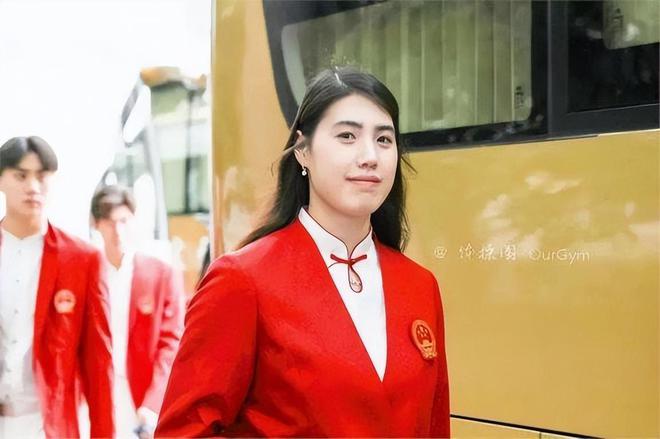 凌晨航班偶遇全红婵！刚参加完表彰大会，继续努力训练，为国争光-全红婵回国没