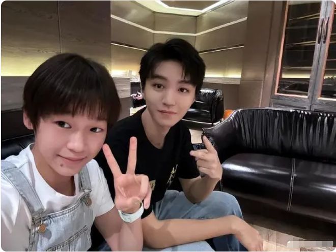 凌晨航班偶遇全红婵！刚参加完表彰大会，继续努力训练，为国争光-全红婵回国没