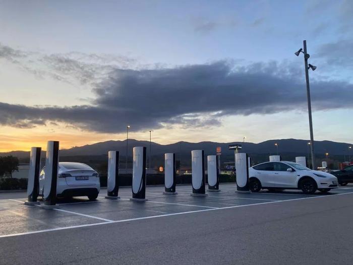 关注丨裁员后遗症？特斯拉超级充电网络扩张速度放缓-特斯拉超级充电站充电流程