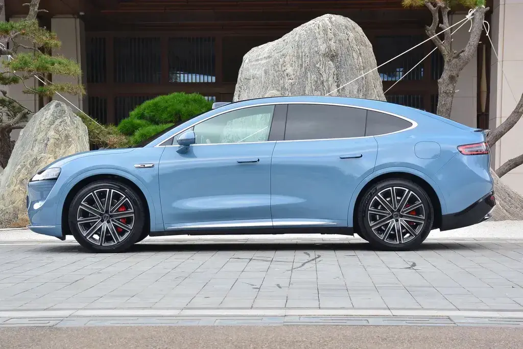 智界R7上市，配途灵底盘、华为智驾和800V平台，最高续航802公里-智界科技有限公司与智界s7哪个好