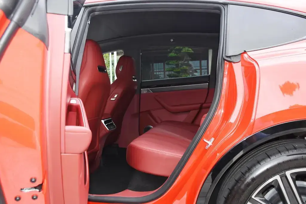 智界R7上市，配途灵底盘、华为智驾和800V平台，最高续航802公里-智界科技有限公司与智界s7哪个好