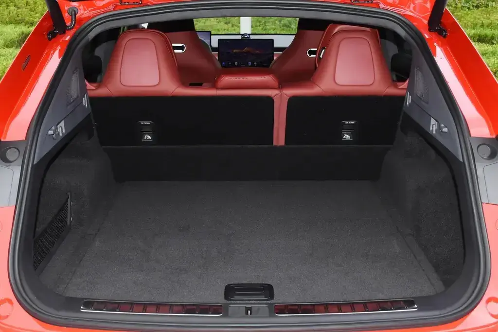 智界R7上市，配途灵底盘、华为智驾和800V平台，最高续航802公里-智界科技有限公司与智界s7哪个好